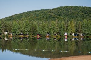 Camping du Domaine Lausanne lac forêt roulotte camper campeurtente plein air