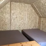Intérieur des prêts-à-camper/glamping nommés tentes boréales disponibles à la location au Camping du Domaine Lausanne